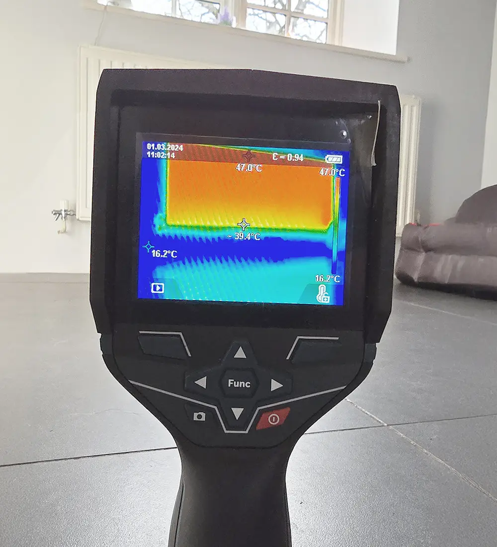 Thermal imaging camera detecting a water leak